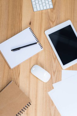Tablet ve iş malzemeleri