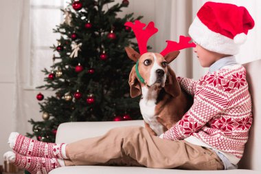 çocuk ve köpeği Noel