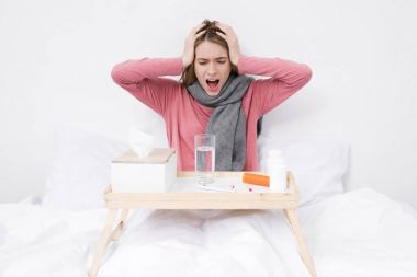 hasta bir çığlık atan kadın