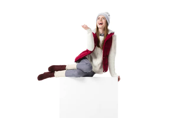 Podekscytowany dziewczyna w zimowe ubrania — Zdjęcie stockowe