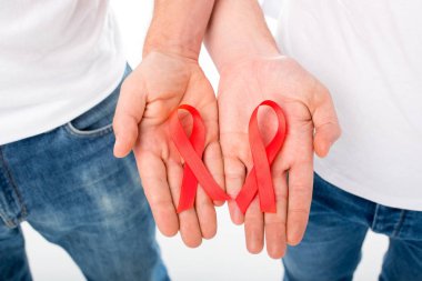 gay çift AIDS şeritler holding