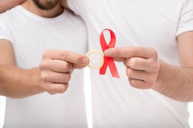 AIDS şerit ve prezervatif ile gay çift