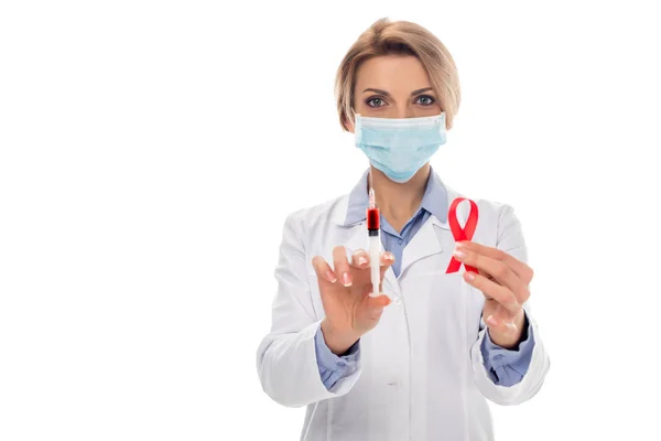 Doctor with syringe and aids ribbon — Stock Photo, Image