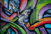 színes graffitik a falon City, street art, közelről 