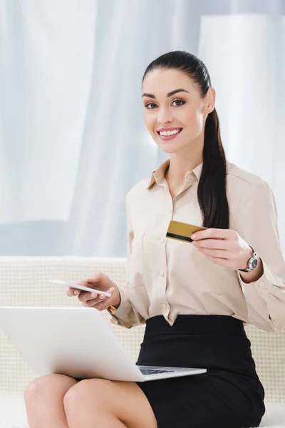 Smiling Businesswoman Credit Card Smartphone Making Online Payment — Stock Photo, Image