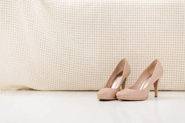 Vista Perto Par Sapatos Femininos Elegantes — Fotografia de Stock