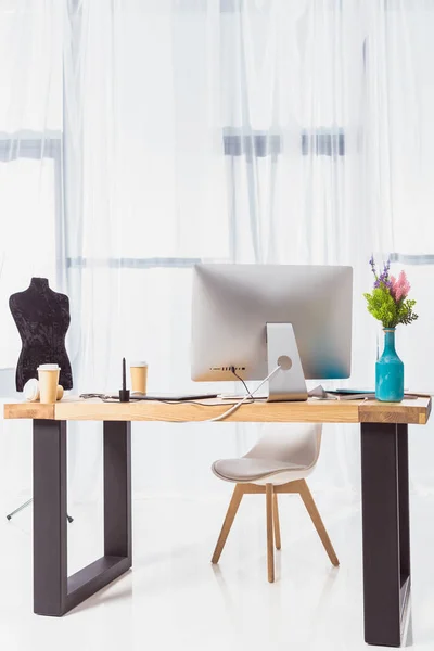 Local Trabalho Designer Com Alfaiate Dummy Computador Fotografia De Stock