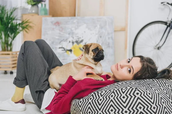 Pretty Lady Playing Pug Puppy Large Cushion — Stock Photo, Image
