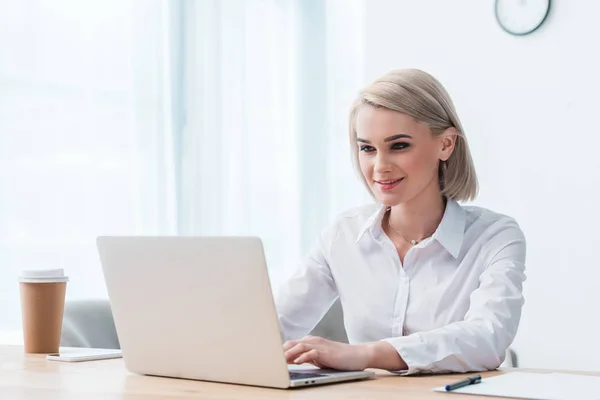 Beautiful Smiling Young Businesswoman Using Laptop Workplace — Stock Photo, Image