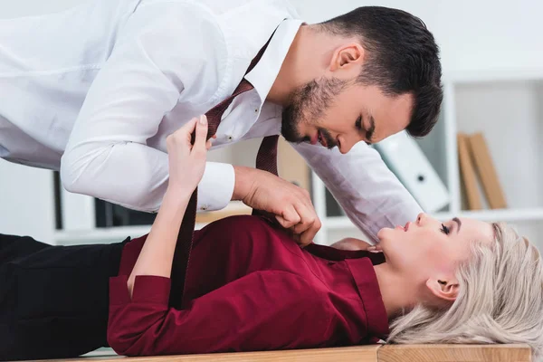 Side View Businessman Unbuttoning Shirt Young Businesswoman Workplace — Stock Photo, Image