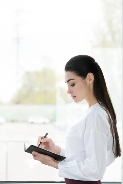Side View Beautiful Young Businesswoman Taking Notes Notepad — Stock Photo, Image