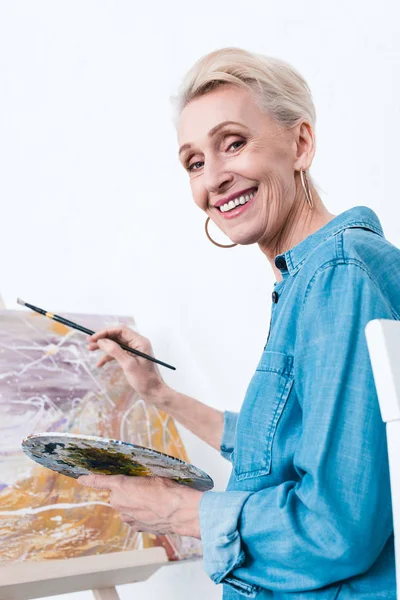 Senior Female Artist Palette Brush Painting Workshop — Free Stock Photo