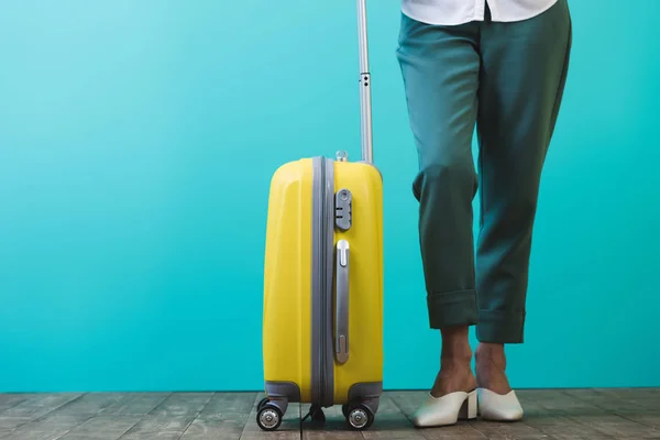 Cropped View Woman Yellow Travel Bag — Stock Photo, Image