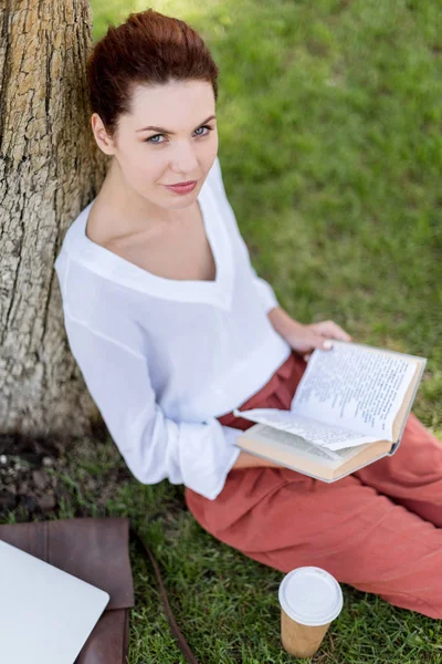 High Angle View Happy Young Woman Book Leaning Back Tree — Stock Photo, Image