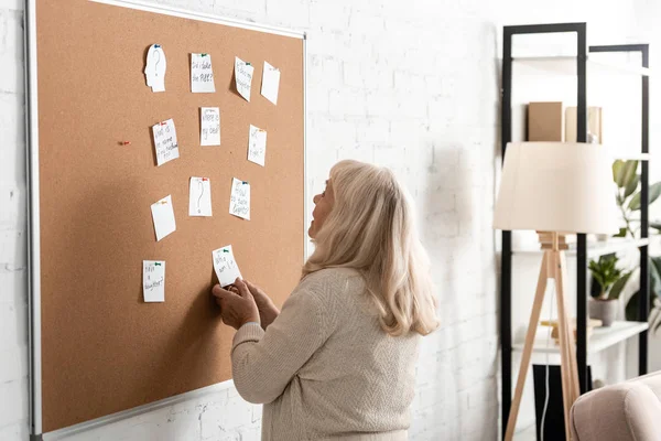 Retired Woman Alzheimer Disease Touching Paper Who Letters — Stock Photo, Image