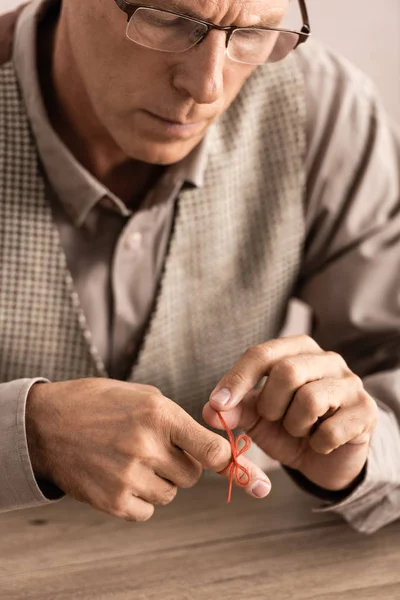 Selective Focus Senior Man Touching Alzheimers Disease String Human Finger — Stock Photo, Image