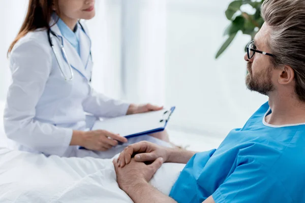 Cropped View Doctor White Coat Looking Patient Hospital — Stock Photo, Image