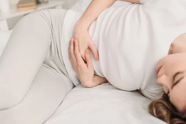 Cropped View Girl Lying Bed Suffering Stomach Pain — Stock Photo, Image