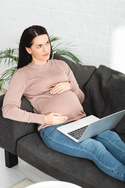 Pensive Pregnant Woman Having Online Consultation Doctor Laptop Home — Stock Photo, Image