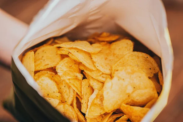 Vista Cerca Deliciosas Papas Fritas Crujientes Paquete — Foto de Stock