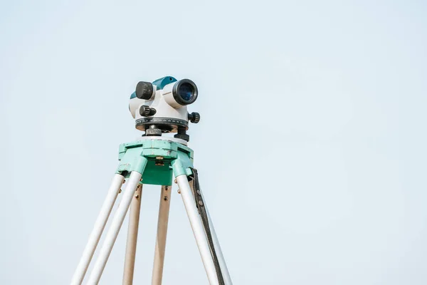 Digitaler Füllstand Für Geodäsie Messungen Auf Stativ — Stockfoto