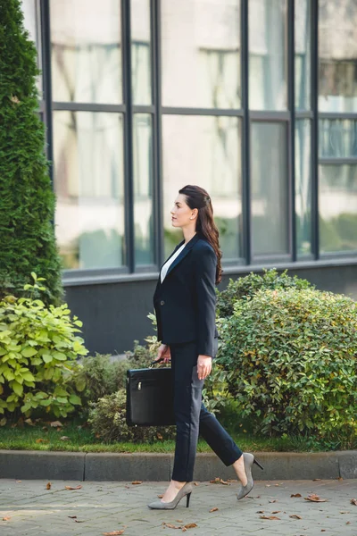 Side View Attractive Diplomat Walking Briefcase Building — Stock Photo, Image
