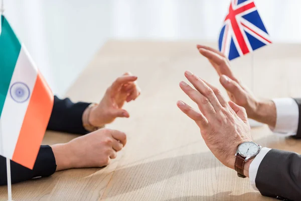 Cropped View Diplomats Gesturing Flags India United Kingdom — Stock Photo, Image