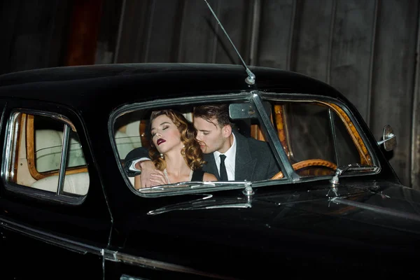 Handsome Gangster Sitting Retro Car Woman — Stock Photo, Image