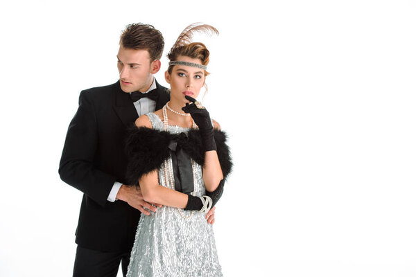 Красивый мужчина стоит с женщиной с сигаретой изолировать Дон Уайт
 