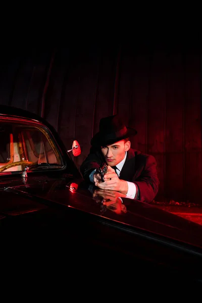 Handsome Man Hat Holding Gun Vintage Black Car — Stock Photo, Image