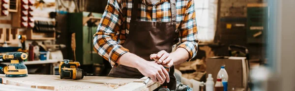 Panoramic Shot Woodworker Holding Chisel While Carving Wood Workshop — Stock Photo, Image