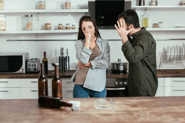 Selective Focus Angry Man Quarreling Alcohol Addicted Wife Kitchen — ストック写真