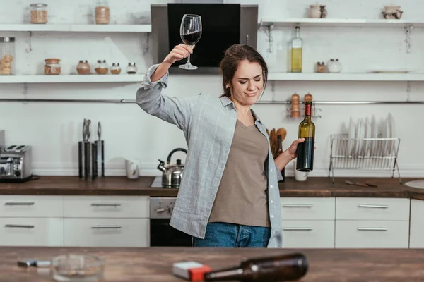 Selective Focus Drunk Woman Holding Wine Beer Bottle Cigarettes Kitchen — Stock Photo, Image