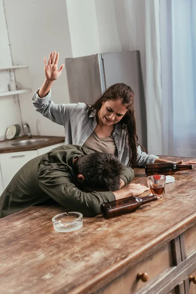 Angry Woman Quarreling Drunk Husband Kitchen — Stockfoto