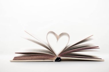 Kalp şeklinde sayfaları olan, kopyalama alanı olan bir kitap. 