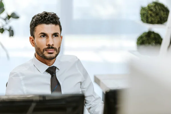 Selective Focus Handsome Racial Trader Looking Away Office — Stock Photo, Image