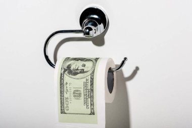 Tuvalet kağıdında dolar banknotu var. 