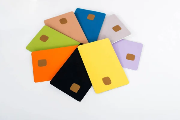 Modelos Cartão Crédito Multicoloridos Isolados Branco — Fotografia de Stock