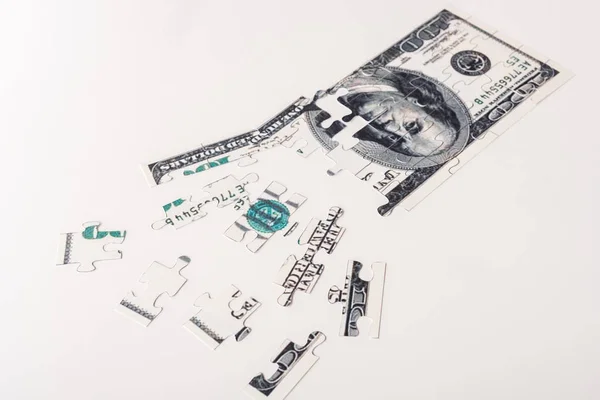 Puzzelstukjes Dollarbankbiljet Geïsoleerd Wit — Stockfoto