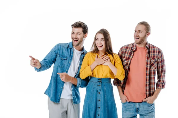 Drie Jonge Vrienden Lachen Wijzen Met Vinger Geïsoleerd Wit — Stockfoto