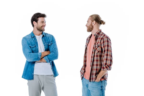 Amigos Felizes Falando Isolado Branco — Fotografia de Stock