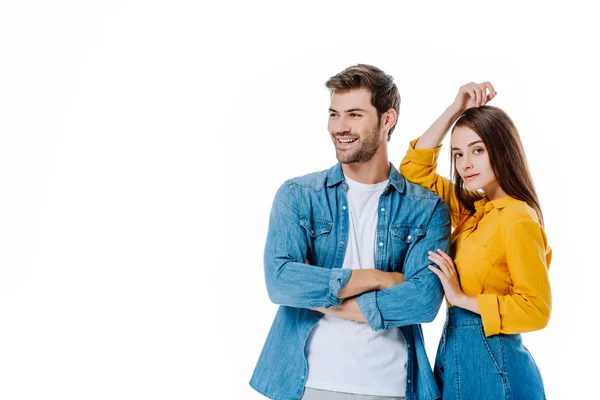 Menina Atraente Posando Perto Namorado Feliz Isolado Branco — Fotografia de Stock