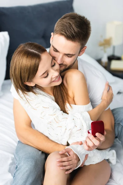 Vista Ángulo Alto Del Hombre Guapo Haciendo Propuesta Matrimonio Mujer —  Fotos de Stock