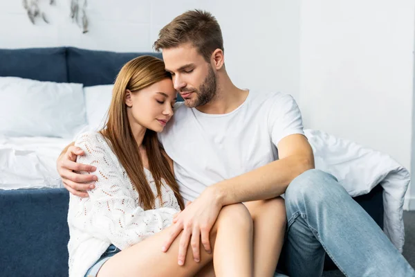 Handsome Man Hugging Attractive Woman Closed Eyes Apartment — Stock Photo, Image
