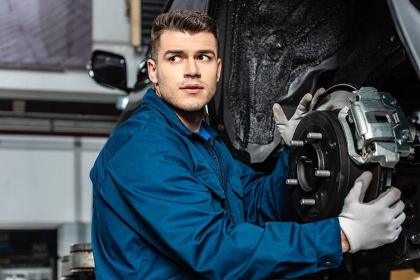 Serious Mechanic Adjusting Disc Brakes Looking Away — Stock Photo, Image