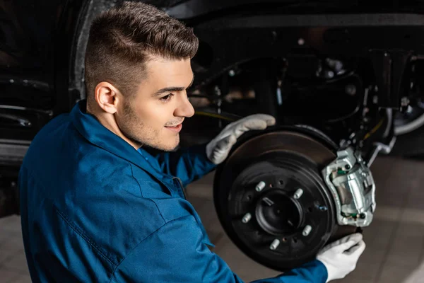 Handsome Mechanic Adjusting Assembled Disc Brakes Brake Caliper — Stock Photo, Image