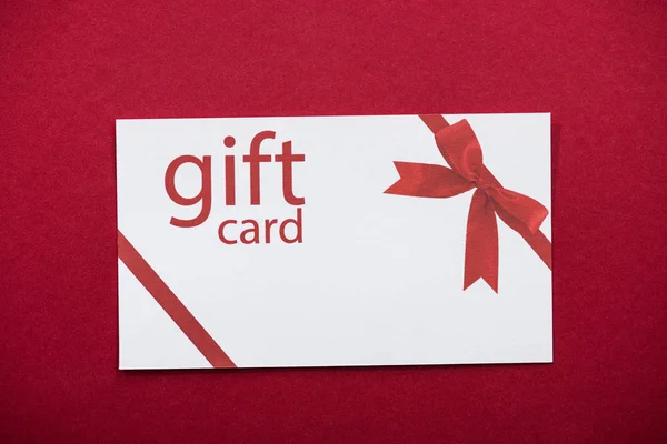 Top View Gift Card Red Background — ストック写真