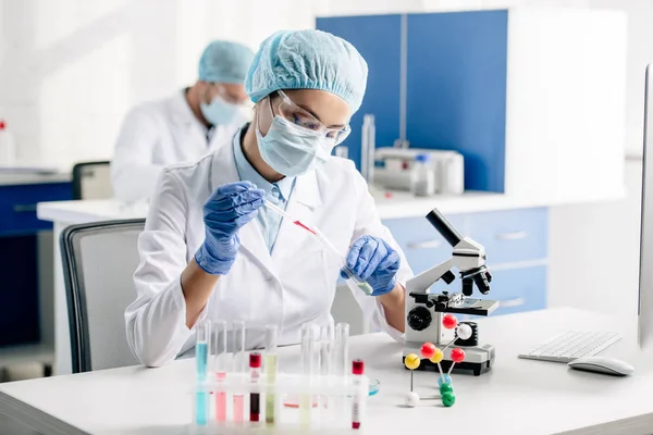 Selective Focus Genetic Consultant Doing Dna Test Lab — Stock Photo, Image