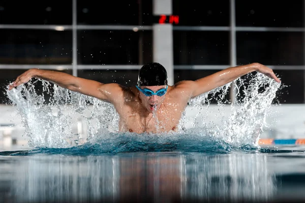 Foco Seletivo Desportista Natação Acidente Vascular Cerebral Borboleta Piscina — Fotografia de Stock