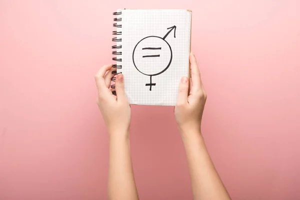 Vista Recortada Mujer Sosteniendo Cuaderno Con Signo Masculino Femenino Sobre — Foto de Stock